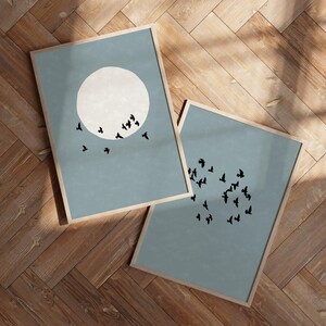 Set di 2 stampe murali con silhouette di luna e stormo di uccelli blu, dittico del sole giapponese, stampe murali stampabili, poster Duo Art