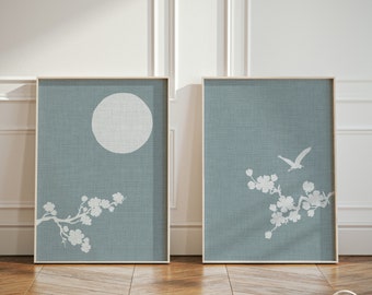 Set di 2 stampe d'arte Japandi minimaliste blu, opere d'arte con dittico solare in fiore di airone giapponese, poster da parete Sakura beige in 2 pezzi