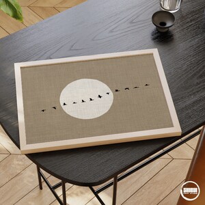 Stampa artistica beige neutro con stormo di oche al sole, decorazione da parete Japandi orizzontale neutra, poster artistico con stormo di uccelli