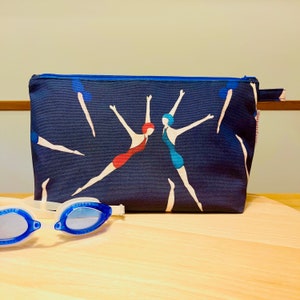 Große Kosmetiktasche "Elegante Schwimmerinnen", blau (Gr.L)