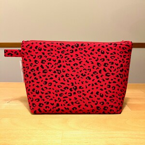 Kosmetiktasche "Red Leo", rot/schwarz (Gr.M)