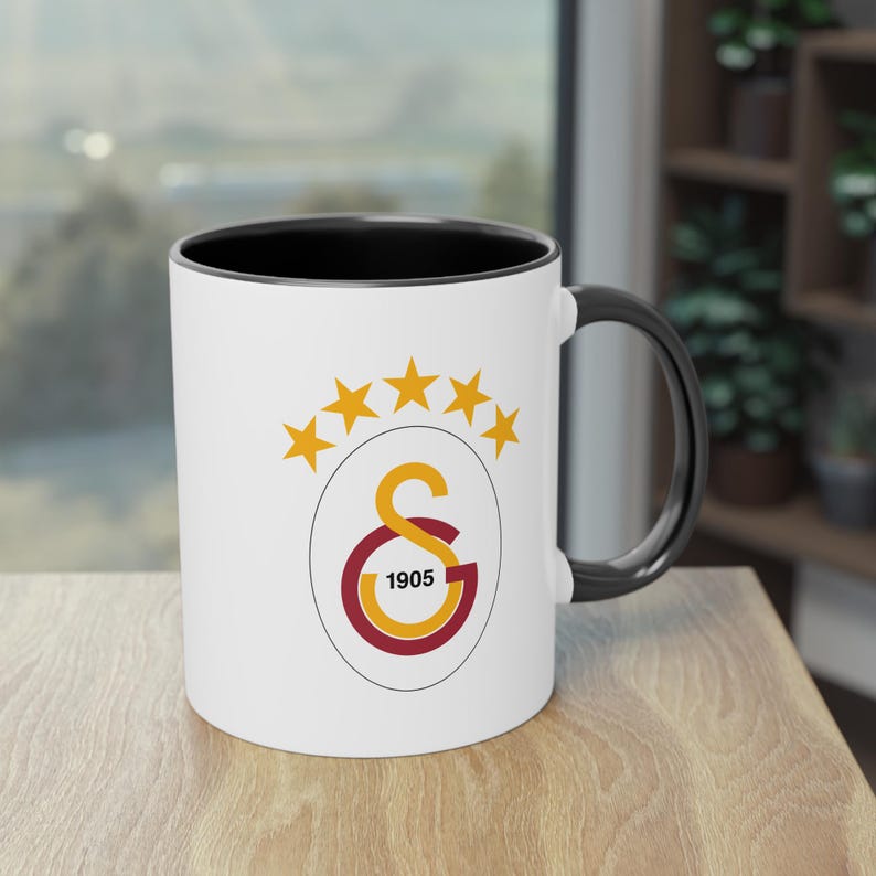 Mok met Galatasaray 5-sterrenlogo | Voetbalcadeau met zwart handvat | Koffiebeker voor hem, haar, fan, echtgenoot, vriend | 325 ml afbeelding 2