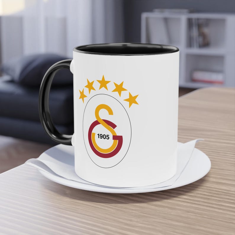 Mok met Galatasaray 5-sterrenlogo | Voetbalcadeau met zwart handvat | Koffiebeker voor hem, haar, fan, echtgenoot, vriend | 325 ml afbeelding 1
