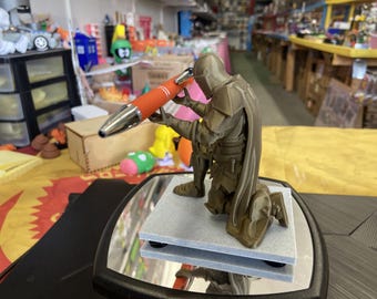 Knight Pen Holder