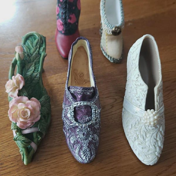 El zapato perfecto de Raine y Jean Claude: Zapatos de moda en miniatura de porcelana (lote de 6)