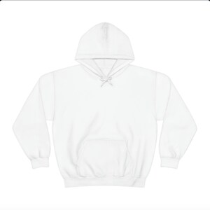 Pode incluir: Uma sudadera com capuz branca lisa com um bolso canguru na frente.