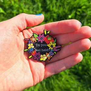 Midsommar Horror Movie May Queen Flower Garland PIN BADGE | Do You Feel Held | Ari Aster Movie pin badge (Black or White )