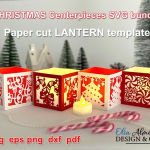 Op de afbeelding: Vier rode en witte papieren lantaarn sjablonen met kerstontwerpen. De ontwerpen omvatten snoepstokken, een kerstboom en de woorden "Ho Ho Ho". De lantaarns worden verlicht met theelichtjes. De afbeelding bevat de tekst "CHRISTMAS Centerpieces SVG bundle Paper cut LANTERN templates Olia Almadrava DESIGN & CRAFT svg eps png dxf pdf"