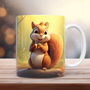 Puede incluir: Una taza de cerámica blanca con asa presenta una ardilla de dibujos animados sosteniendo una nuez. La ardilla es marrón y naranja con una cola tupida. El fondo es una escena de bosque de otoño amarillo y naranja.