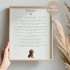 Puede incluir: Una descarga digital imprimible de un poema sobre un perro llamado Bruno. El poema está escrito en una fuente manuscrita y presenta un pequeño perro marrón con un pecho blanco. El poema dice: "No era solo tu perro, también era tu familia. Siempre me sentí tan amado, feliz y cálido, todo gracias a ti. Me dejaste ser yo mismo para jugar, ladrar, perseguir y correr libremente. Pero a veces estar tranquilo con mi humano era mi lugar favorito para estar. Por favor, no te pongas triste cada vez que me meto en tu cabeza. Si pudieras, solo recuerda esto en su lugar. Me diste una vida que algunos perros solo pueden soñar. Una vida llena de felicidad, satisfacción y amor. Estoy contigo en espíritu e incluso aunque estemos separados. Estoy eternamente agradecido de haber podido robar un pedazo de tu corazón."