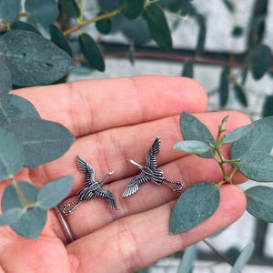 Silberne Kranich-Ohrstecker paar – Elegante Vogel-Flug Ohrringe, Natürliche Schönheit im Detail