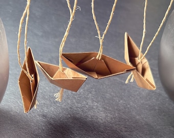 Paquete de 4 etiquetas de regalo de barco de papel, mapa o remolque de barco de reciclaje de papel