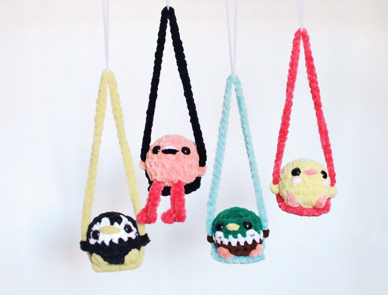10 Best DIY Birthday Gifts For Friend Personalized String Art "Friends on a Swing" Miniature