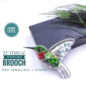 Op de afbeelding: Een tutorial voor het maken van een kolibrie broche met behulp van pailletten en kralen. De tutorial is voor beginners en bevat een PDF en een video. De afbeelding toont een afgewerkte kolibrie broche.