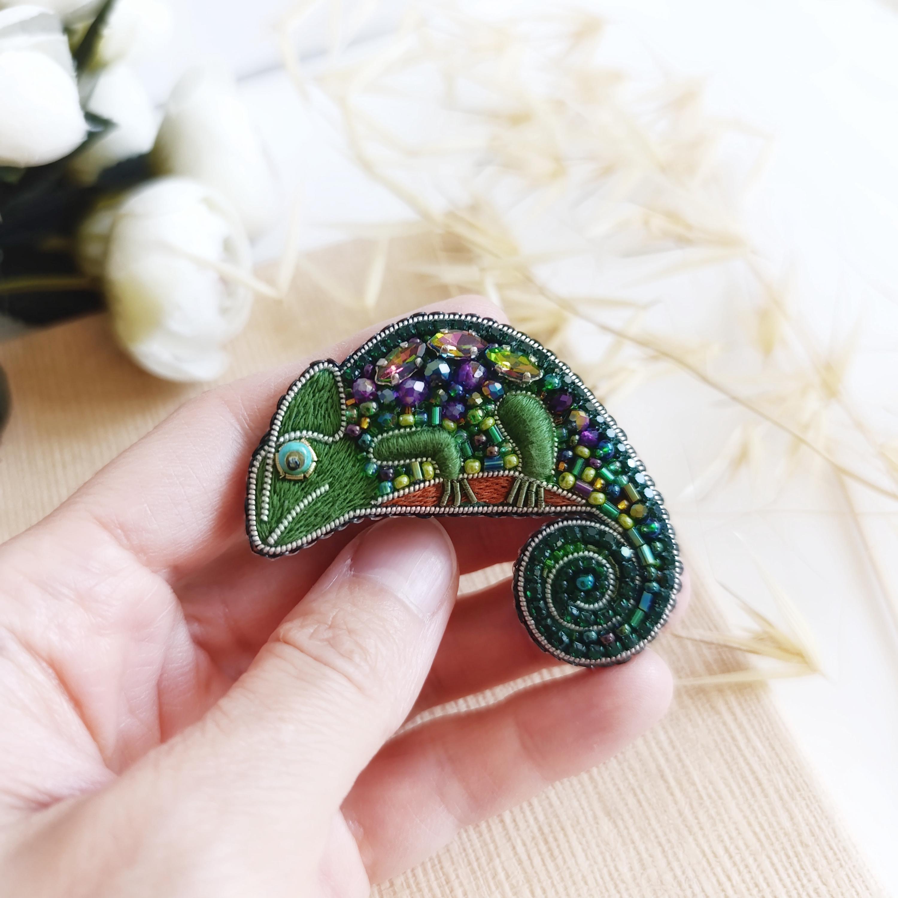 カメレオンのブローチのDIY PDFチュートリアル、刺繍動物パターン