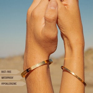 Brazalete de oro grabado personalizado para hombre y mujer, pulseras a juego para parejas, joyería delicada, regalos personalizados para parejas.