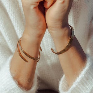 Bracciale rigido placcato in oro con incisione personalizzata con citazioni Nome Bracciale coordinato Bracciale regolabile personalizzato Regalo di compleanno per lei