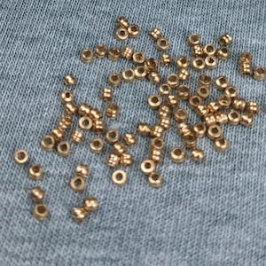 Gouden mini gegroefde kraal 2 mm * 1,9 mm gatdikte 0,8 mm gemaakt van messing buis afstandhouder kraal voor doe-het-zelf sieraden maken uit India
