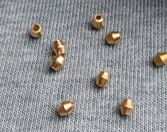 Mini rombo dorado de 3,7 mm x 3,4 mm hecho de cuentas espaciadoras de tubo de latón para fabricación de joyas DIY de la India