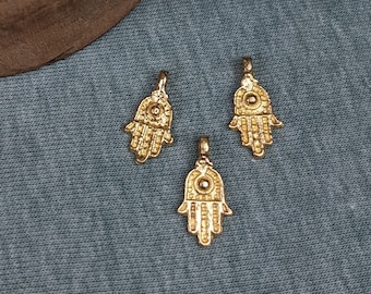 Messing hanger Hand van Fatima #61 Hamsa Hand Charm 20 mm * 12 mm gemaakt van messing in goud voor doe-het-zelf sieraden maken uit India