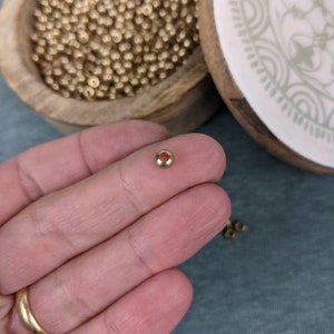 Goldene Messingperlen 4,0 mm zur DIY Schmuckherstellung aus Indien Bild 2