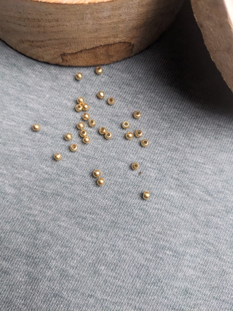 Perles en laiton doré 2,5 mm pour confection de bijoux DIY, provenance Inde image 2