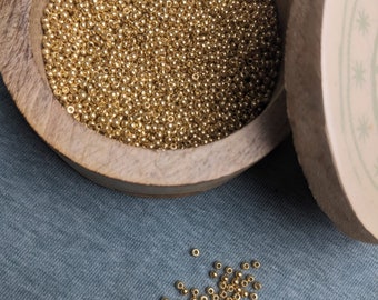 Contas de latão dourado de 2,0 mm para fabricação de joias DIY da Índia