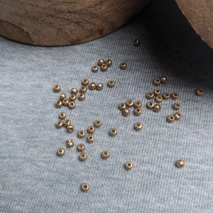 Perline in ottone dorato da 1,5 mm per la creazione di gioielli fai da te dall'India immagine 7