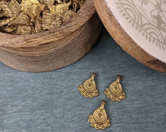 Pendentif en laiton goutte #20 Drop Charm 15 mm*20 mm en laiton en or pour la fabrication de bijoux DIY en provenance d'Inde