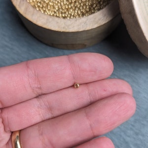 Goldene Messingperlen 2,0 mm zur DIY Schmuckherstellung aus Indien Bild 5