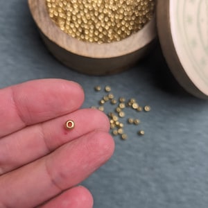 Goldene Messingperlen 3,0 mm zur DIY Schmuckherstellung aus Indien Bild 4