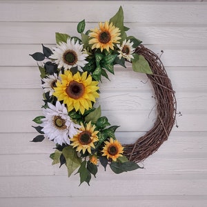 Gold and Cream Faux Sunflower Grapevine Wreath for Front Door in Summer or Fall. Farmhouse style decor.