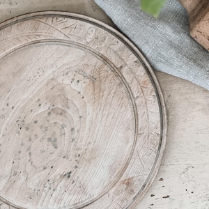 English Bread Board | Antique English Hand Carved Round Bread Board | English Farmhouse, Cottage, Traditional Decor | Primitive Kitchen