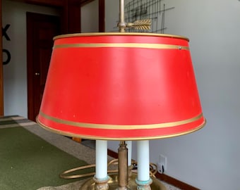Vintage 20.5” x12.5” Ornate French Provincial Brass Bouillette 3-Light Electric Lamp w/Patina & Adjustable Red Stencilled Tole Shade c.1950s