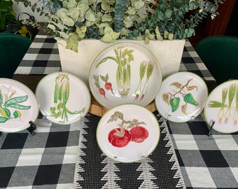 Unused Vintage 6-pc Italian Majolica #707/8 Hand Painted Serving-ware| MCM 1 x10” Pasta/Salad Bowl w/5x 8” Plates w/Incised Vegetable Motifs