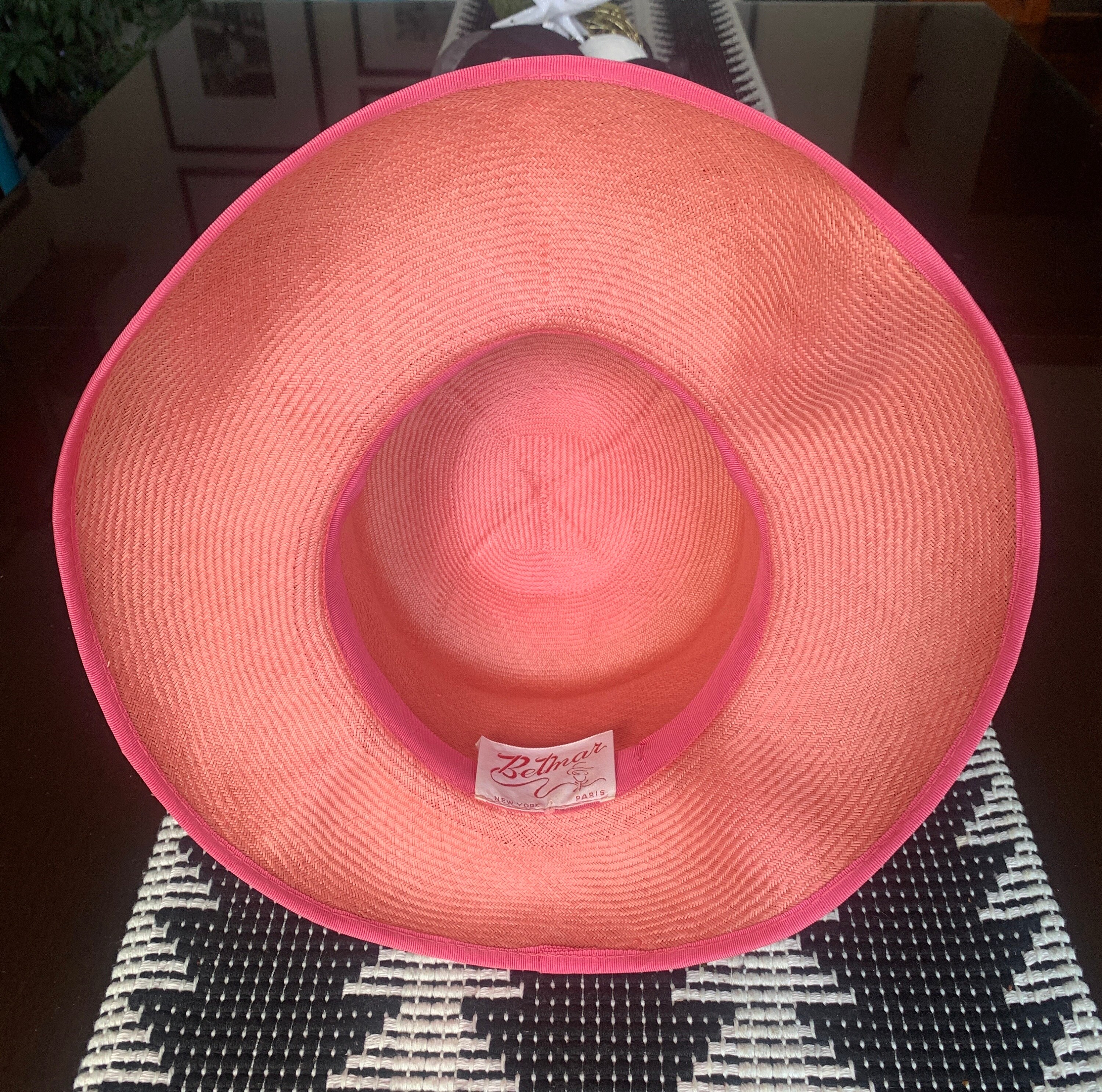 Mid-century BETMAR New York Paris Flamingo Pink Straw/raffia  display picture 1