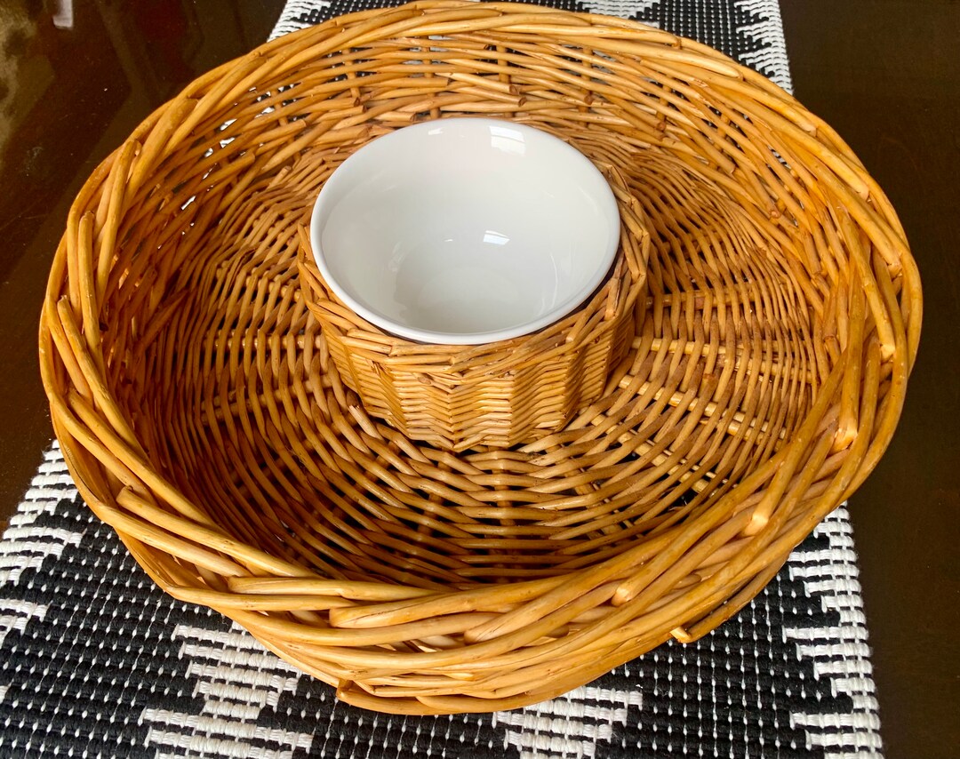 XL 14”x 14” Round Wicker Serving/chip Bowl W/interior 6”x6” Condiment ...