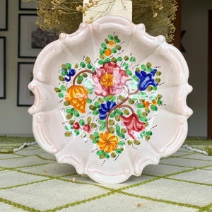 Présenté uniquement MCM 1 1/2 po. h) x 7 5/8 po. (diam) MATTEUCCI DERUTA Décoration murale décorative en majolique italienne/porte-objets/poterie de collection signée