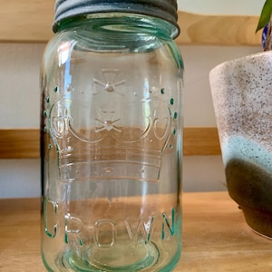 Antique 7 1/4”x 3 1/2” Undated Green/Cyan CROWN Qt 7 Pearl Canning/Mason Jar Embossed w/Matching Glass Lid, Zinc Seal & Scar Base c.1902-28
