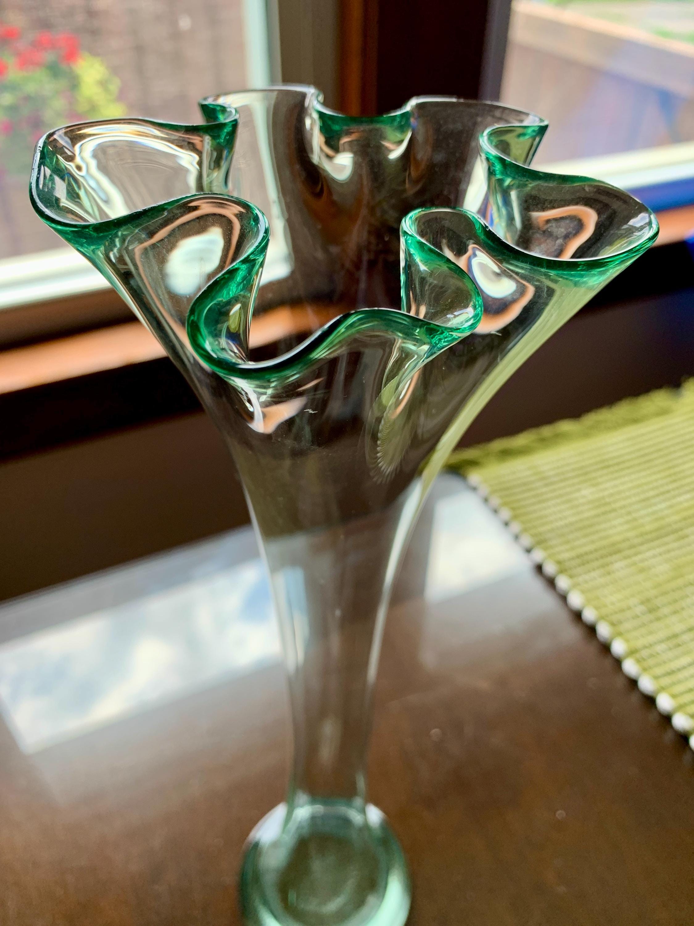Amazon.com: Mud Pie Recycled Green Spanish Rounded Small  La Mediterranea Recycled Green Glass Handblown Vase 58cm display picture 1
