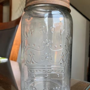Antique 1883-1890 IMPROVED CROWN QT Small Lettered Glass Canning/Preserves Jar 7 Pearls No Date/Owen’s Scar Base Mark Glass Insert/Zinc Seal