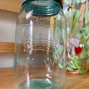 Antique 7 1/8” Pale Aqua QUEBEC CROWN Quart Canning/Preserves Jar Fleur de Lis Series 15/17 Pearls, No Date/Base Mark Matching Glass Insert