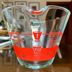 Unused Vintage 3 3/4”x 7” PYREX Conical 1 Cup/250ml/8 oz Glass Reverse Labelled Measuring Cup w/Open Handle & Vibrant Lines; Made In The USA