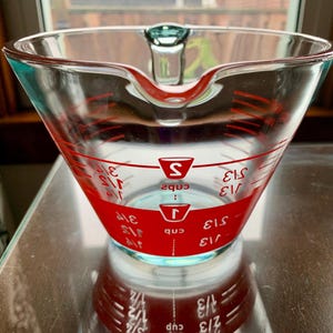Unused Vintage PYREX Reverse Labelled Conical 2 Cup/500ml/16oz Glass Measuring Cup w/Open Handle, Spout & Vibrant Red Lines; Made In The USA