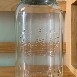 Vintage/Antique 9”x 4 1/4” CROWN Green Tint 1/2 Gallon/56 fl oz Glass Mason Jar w/Zinc Sealer/Glass Sealer; Depression Era Fruit Canning Jar