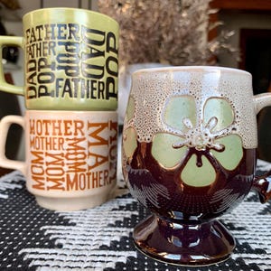 Unbenutzte Vntg 8 floz OTAGIRI JAPAN Sammler Steingut Kaffee / Teetassen; Handgefertigte 1970er Jahre Mom / Dad & Abstrakte Blumen Tassen Einzeln verkauft