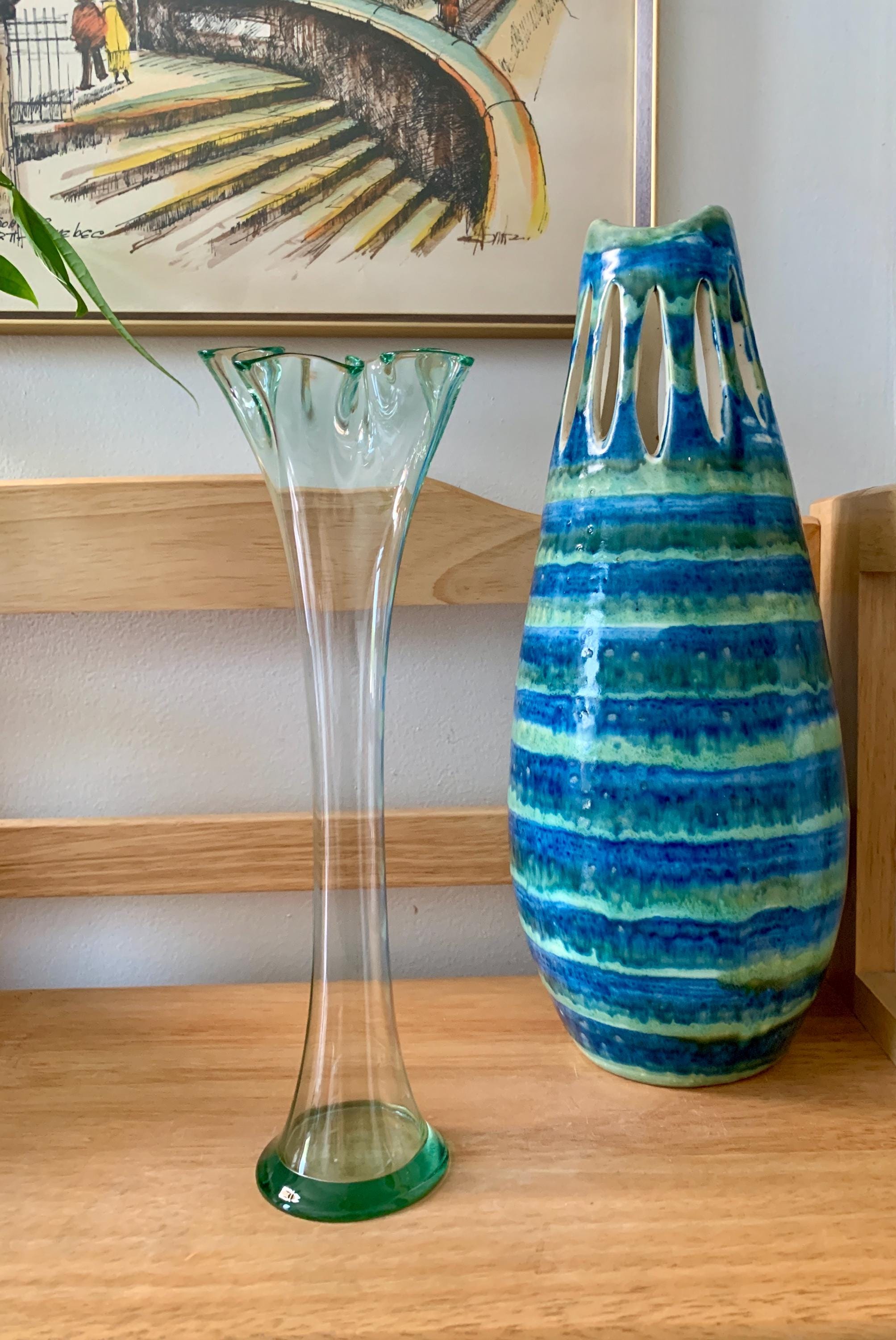 Amazon.com: Mud Pie Recycled Green Spanish Rounded Small  La Mediterranea Recycled Green Glass Handblown Vase 58cm display picture 1