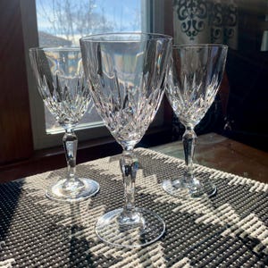 gold rimmed wine glasses Holiday Traditions Gold Rim Set of 4 Red Wine Glasses