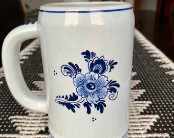 Ongebruikt midden van de eeuw 18 fl oz DELFTS BLAUW Dubbelzijdig handgeschilderde keramische bierpul/pul geschreven in het Nederlands, gekocht in Nederland