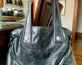 XL Unused 13 1/4”(22 1/2” w/straps)x 18” (w) FRANCESCO BIASIA Double Strapped Genuine Black Leather Zippered Hobo/Satchel Shoulder Bag